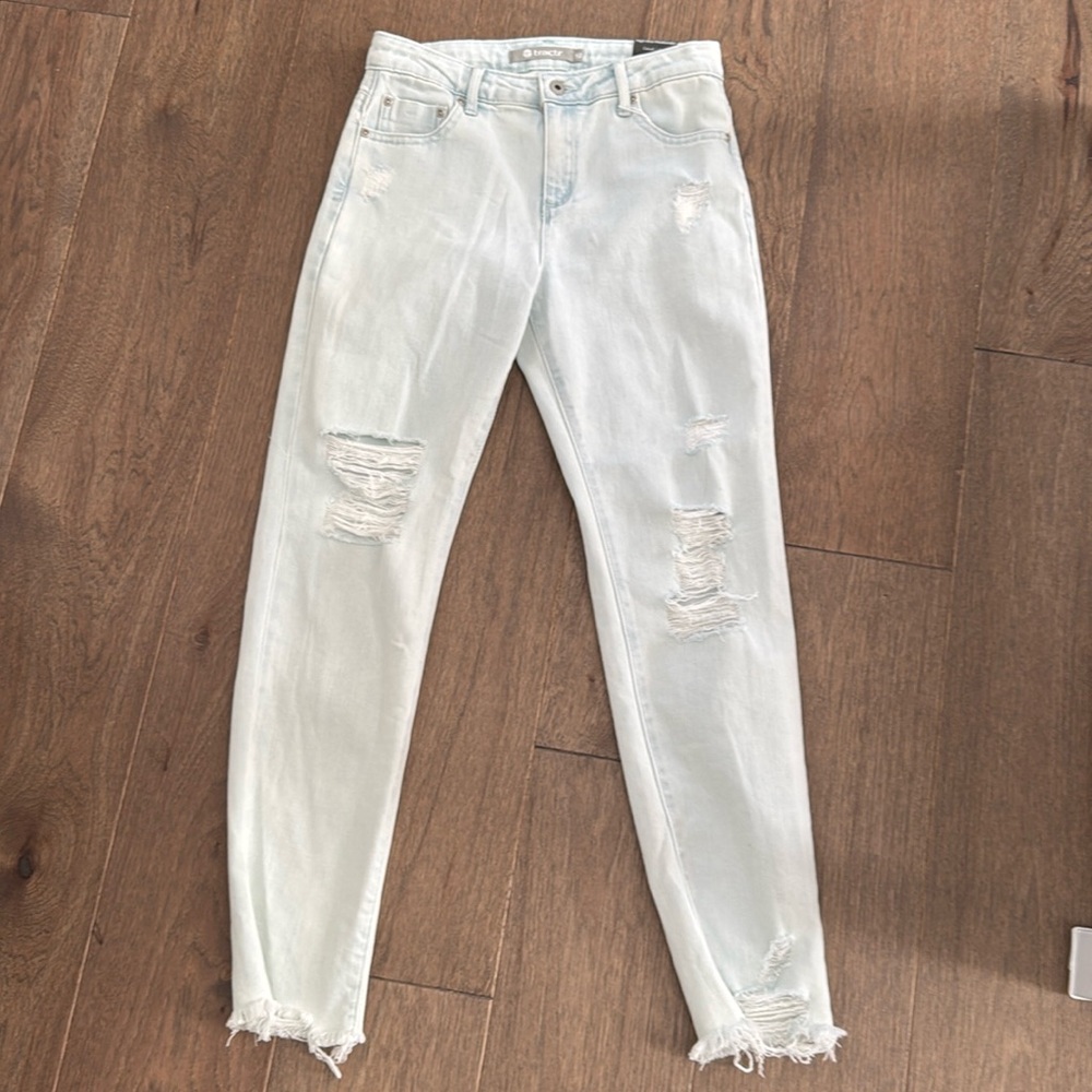 NWT Tractr Distressed High Rise Jean